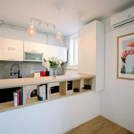 Apartment Urban Nest By The Station *